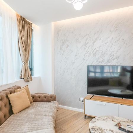 Premium Apartment In The Center ティラナ エクステリア 写真